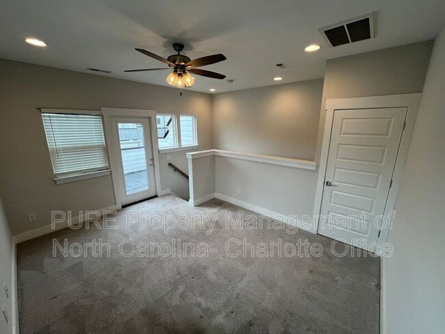 Building Photo - 2128 Electric Ln