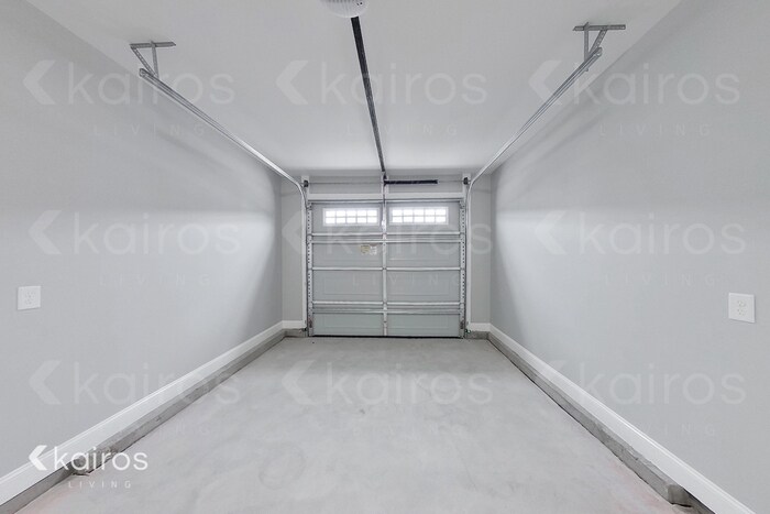 Building Photo - 3712 Oak Leaf Wy