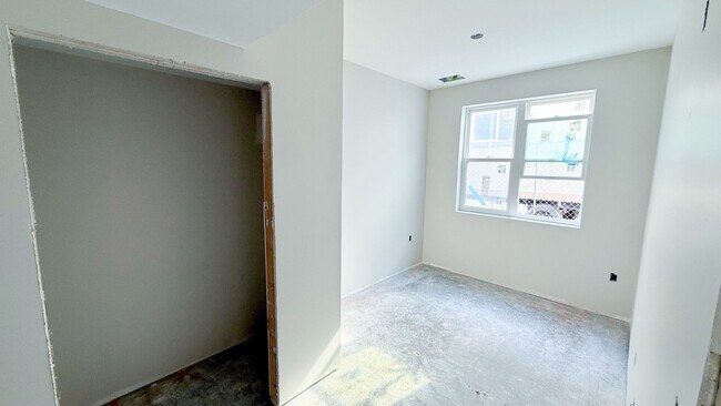 Interior Photo - 404 E Clark