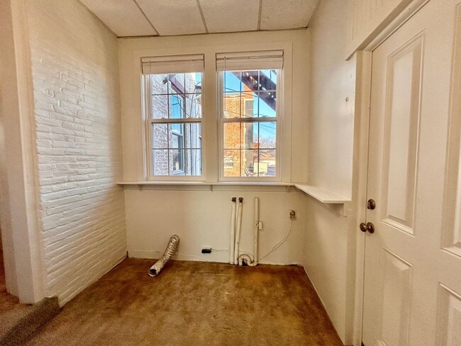 Building Photo - 202 E Main St