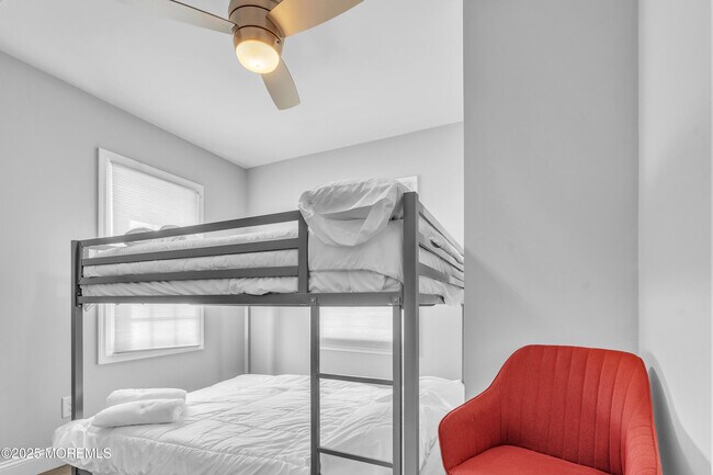 Building Photo - 1822 Parkway