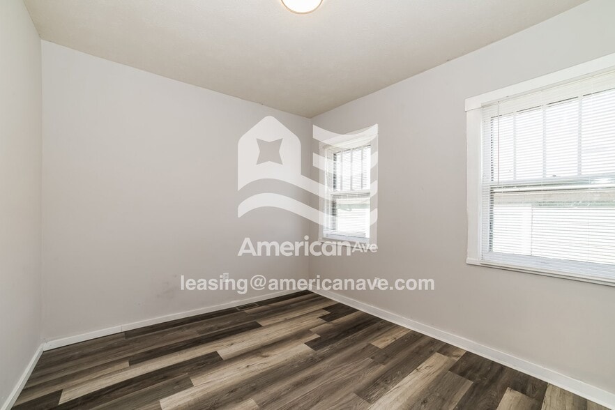 Building Photo - 717 E La Salle St