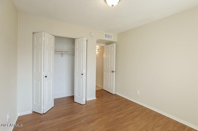 Building Photo - 3546 W Willow Ave