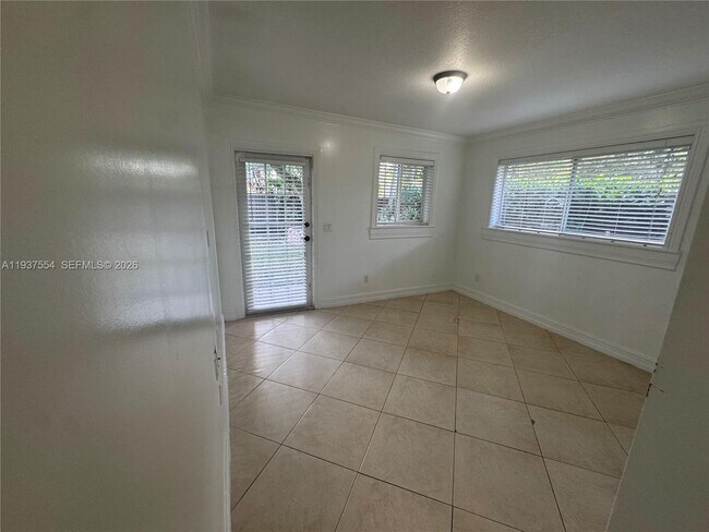 Building Photo - 6580 Lake Blue Dr