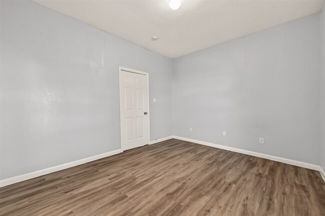 Building Photo - 8211 Parnell St