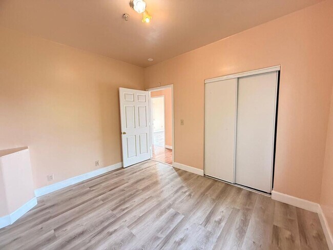 Building Photo - 8027 Ney Ave