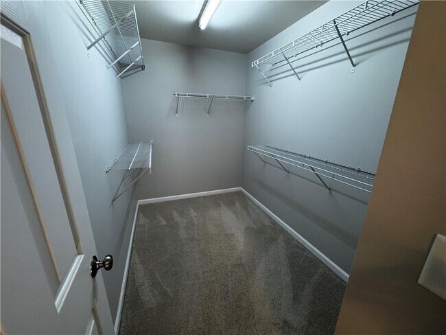 Building Photo - 2530 Vistoria Dr