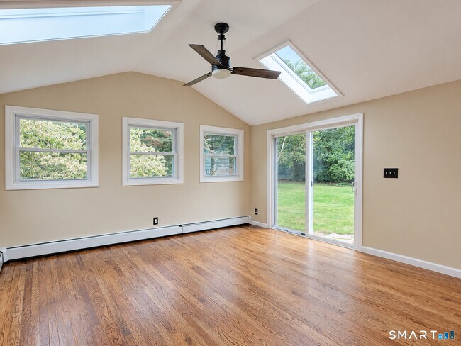 Building Photo - 54 Halsey Dr
