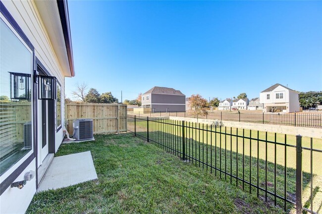 Building Photo - 417 Stonework Garden Ln