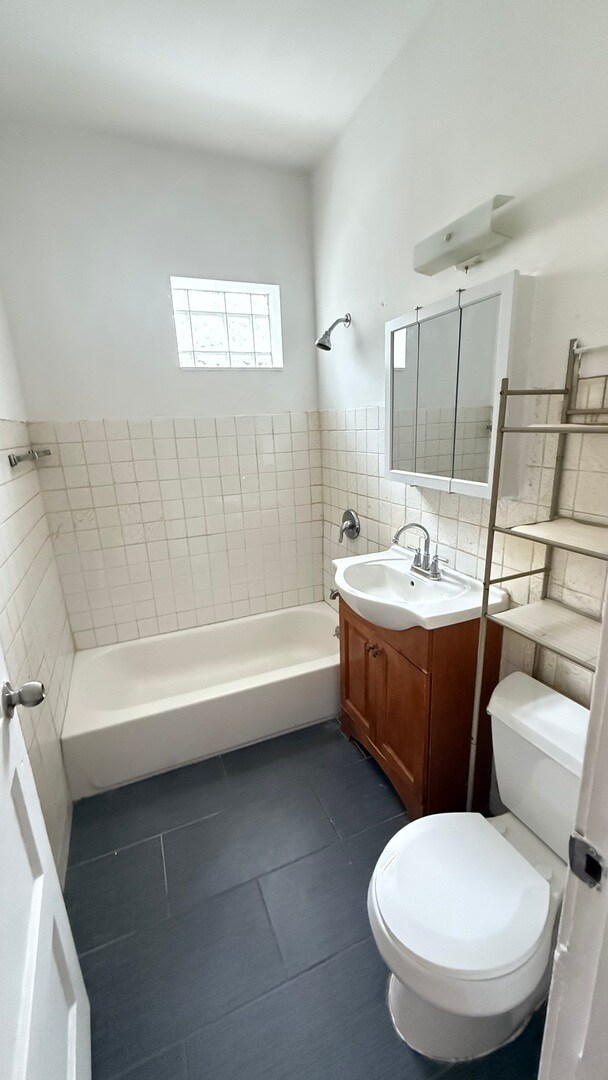 Building Photo - 3137 W 42nd St
