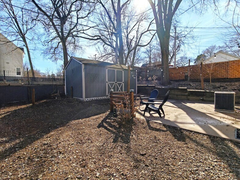 BACKYARDa - 1011 E Grand Ave