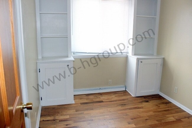 Building Photo - Desirable Southside Location!