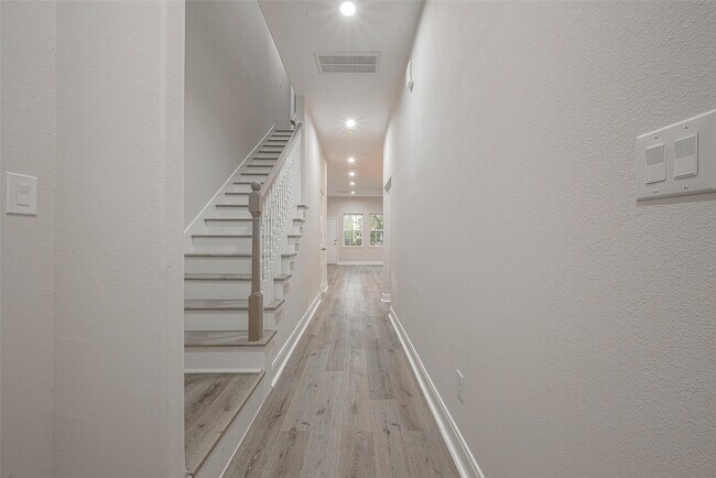 Building Photo - 2528 S Texas Ave