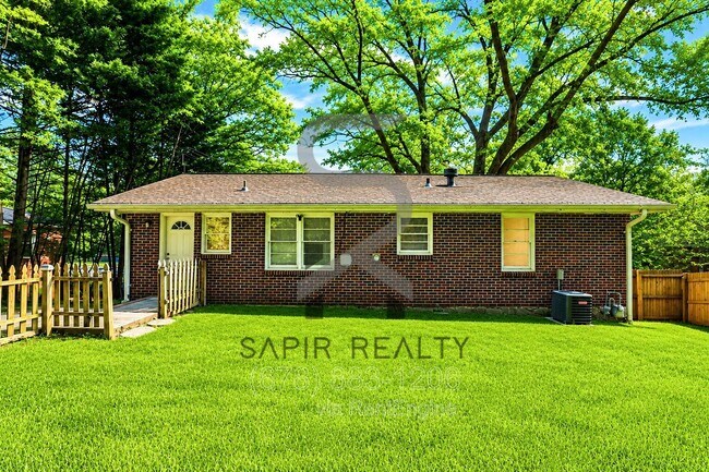 Building Photo - 904 Scott Cir