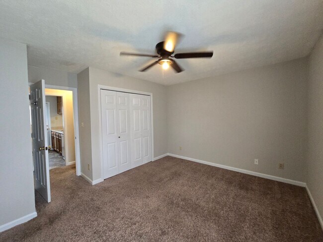 Building Photo - 6850 Shawcross Ln