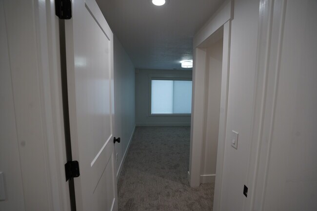 Building Photo - 428 S 975 W