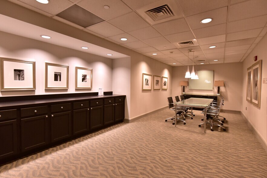 Building Photo - 880 N Pollard St