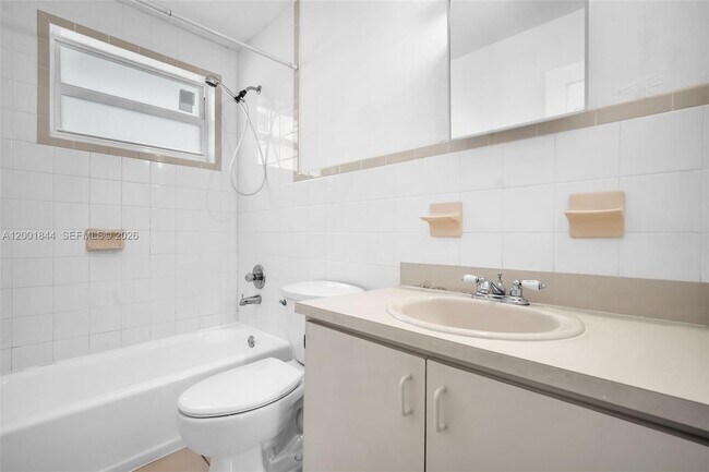 Building Photo - 535 NW 44th Ave