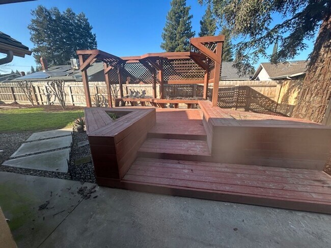 Building Photo - 6010 W Cambridge Ave