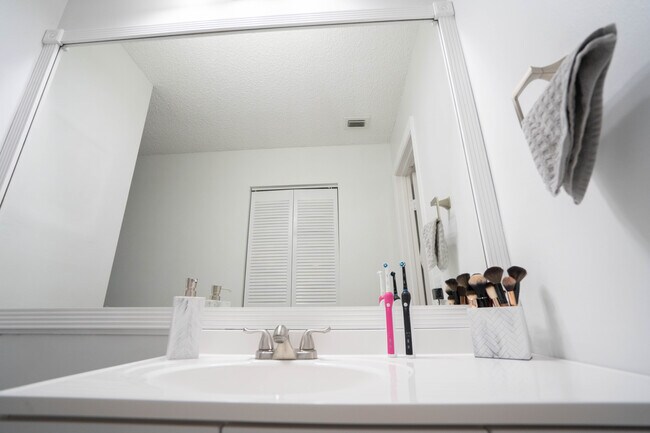 En-suite Bathroom - 2281 SW 15th St