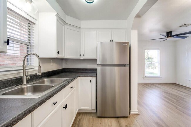 Building Photo - 2601 Rosedale St