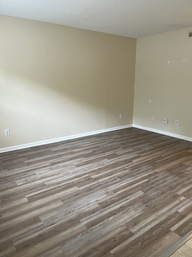 Building Photo - 111 Timber Ln