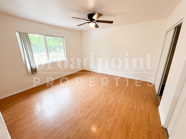 Building Photo - 581 Glenheather Dr