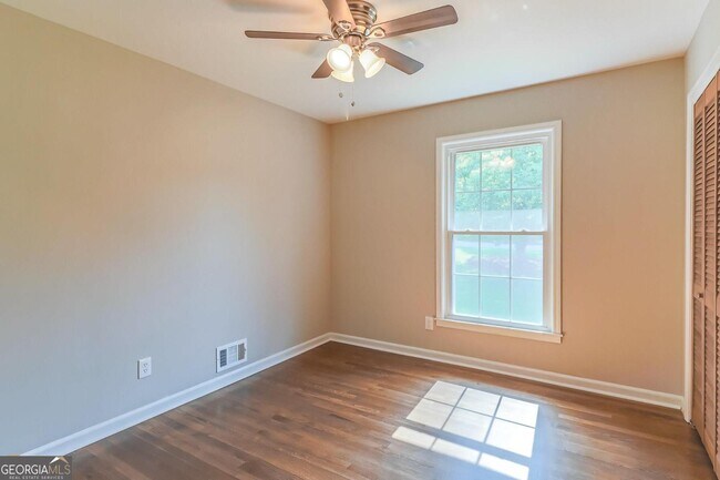 Building Photo - 99 Woodvalley Dr