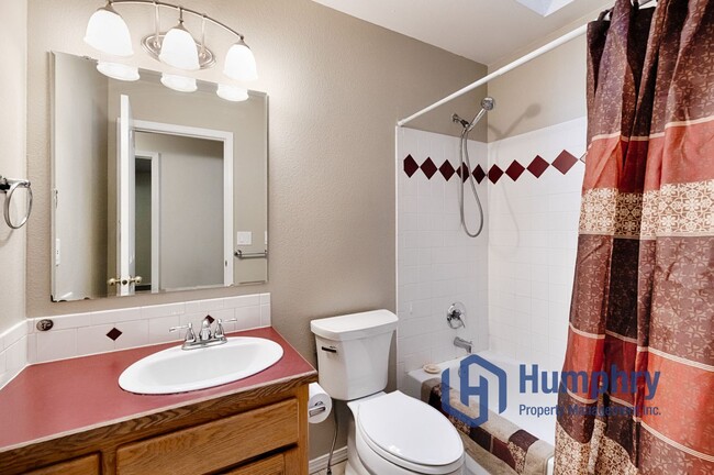 Building Photo - Charming home minutes from Settler's Park