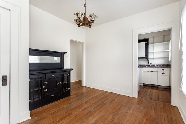 Building Photo - 4809.5 Reiger Ave