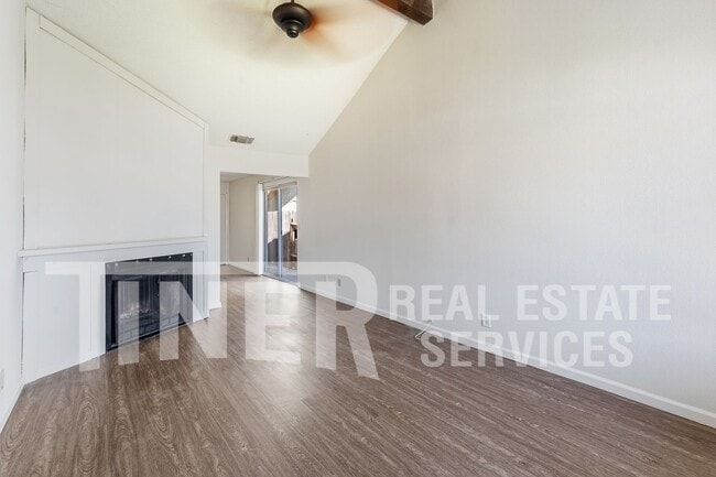 Building Photo - 5535 E Knoll Dr