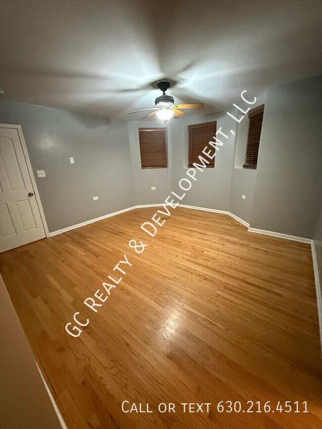 Building Photo - 3266 W Wrightwood Ave