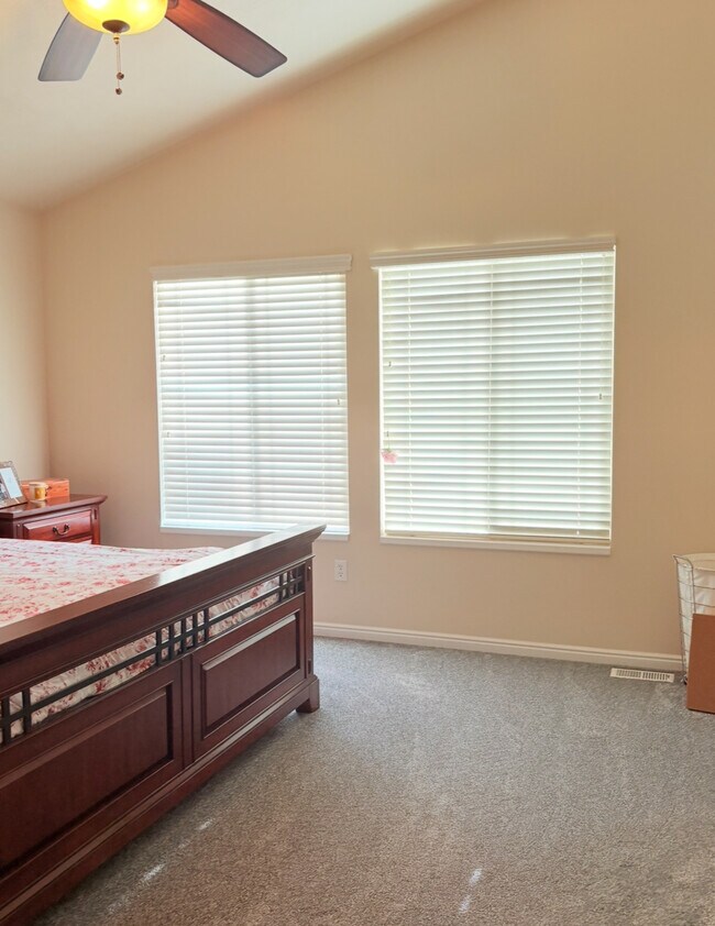 Building Photo - 351 N 1480 E