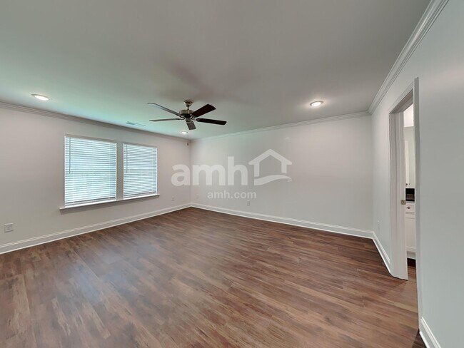 Building Photo - 108 Spruce Cir