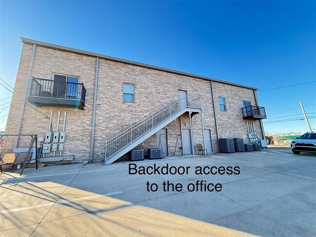 Building Photo - 326 N Main St