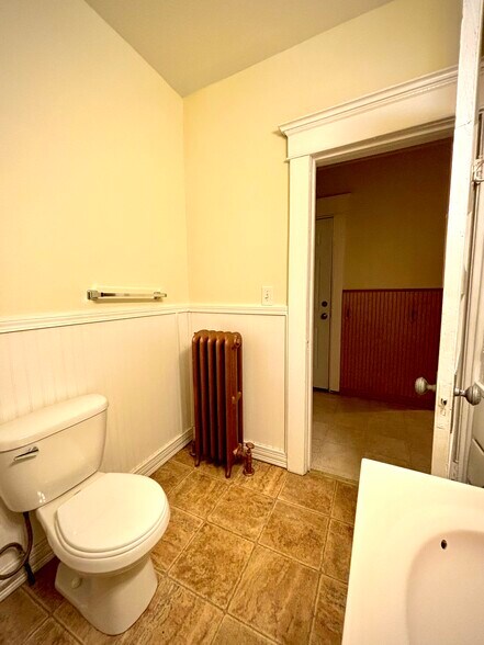 Bathroom - 220 Stevenson St