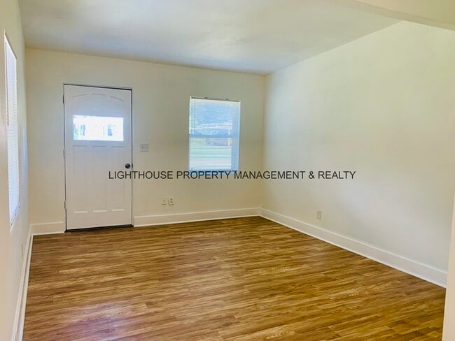 Building Photo - Completely Renovated 3-Bedroom Home in Edgewood Manor