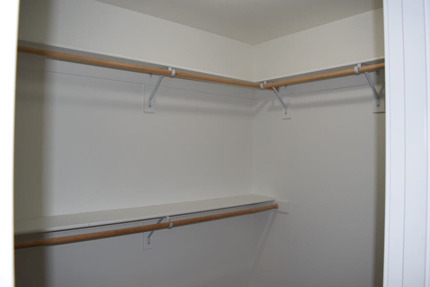 Building Photo - 836 SE Linden Ct