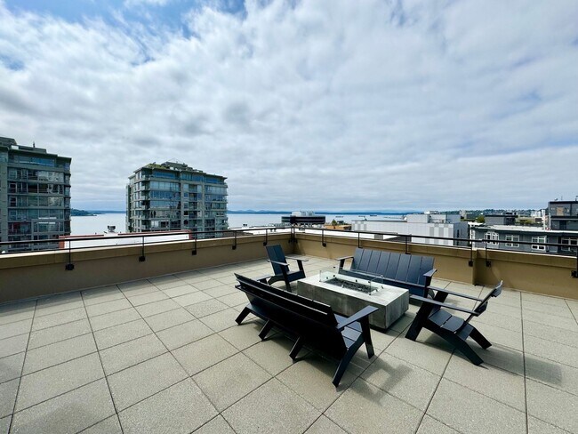 Building Photo - Gallery Penthouse Condo ~ Belltown