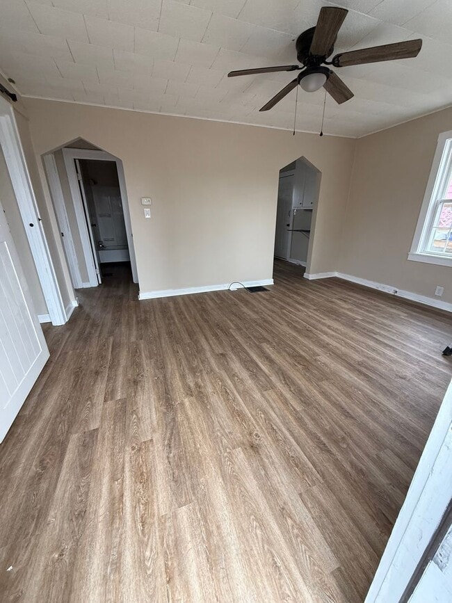 Building Photo - 2 bedroom 1 bath house