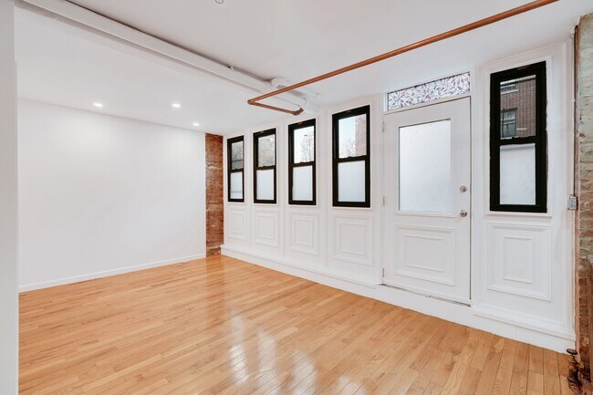 Building Photo - 384 Keap St