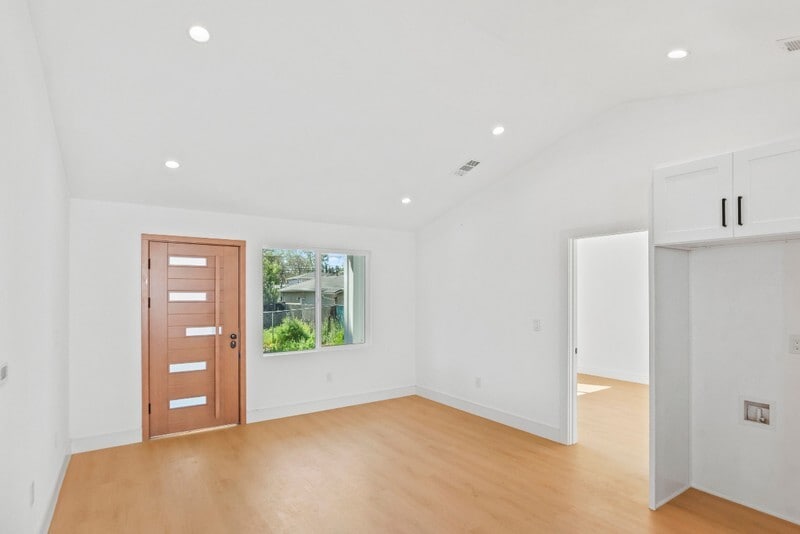 Building Photo - 374 S 21st St