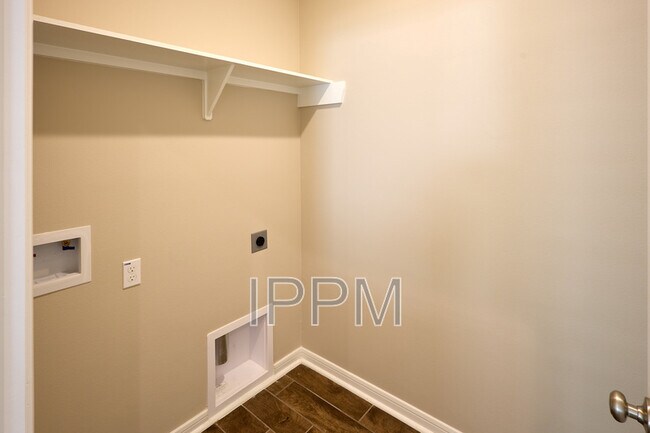 Building Photo - 2506 Cove Real Dr