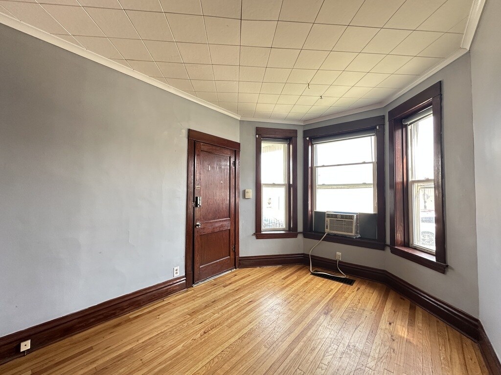 Building Photo - 3530 N Elston Ave