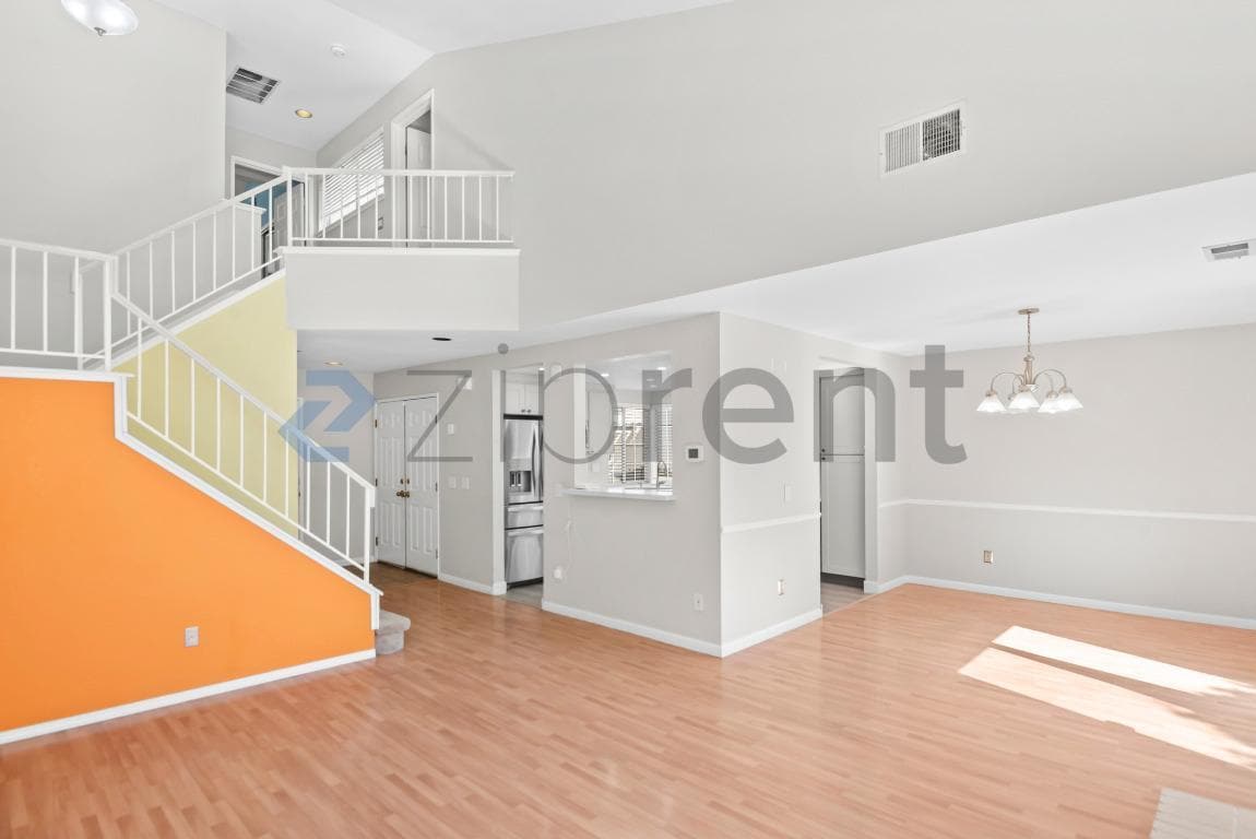 Building Photo - Unit
