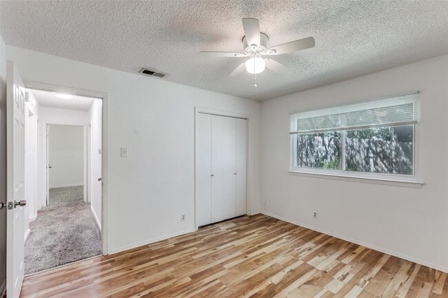Building Photo - 6916 Scenic Brook Dr