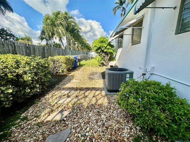 Building Photo - 1518 Garfield St