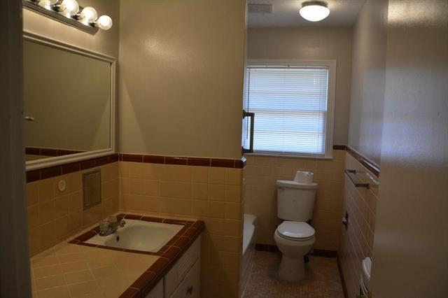 Building Photo - 425 W McNeese St