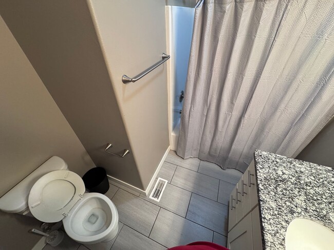 Building Photo - $2800 - 4 Bed 3 Bath Home in Westside Siou...
