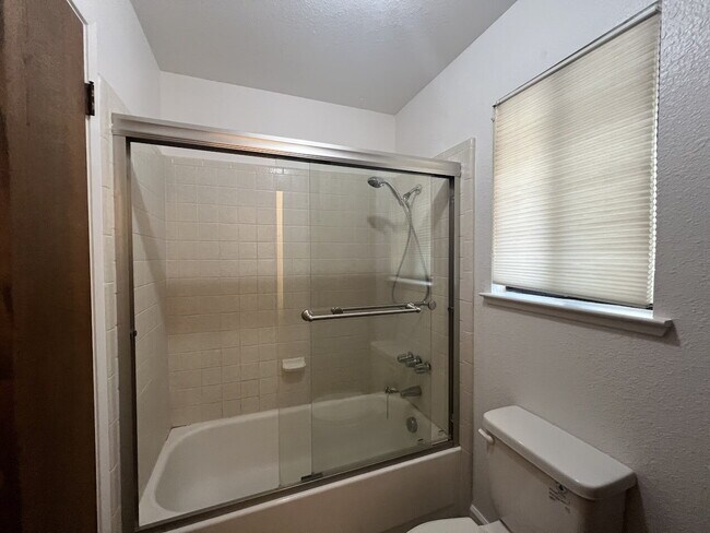 Building Photo - Beautiful Condo in Villa Del Sol – 2 Beds,...